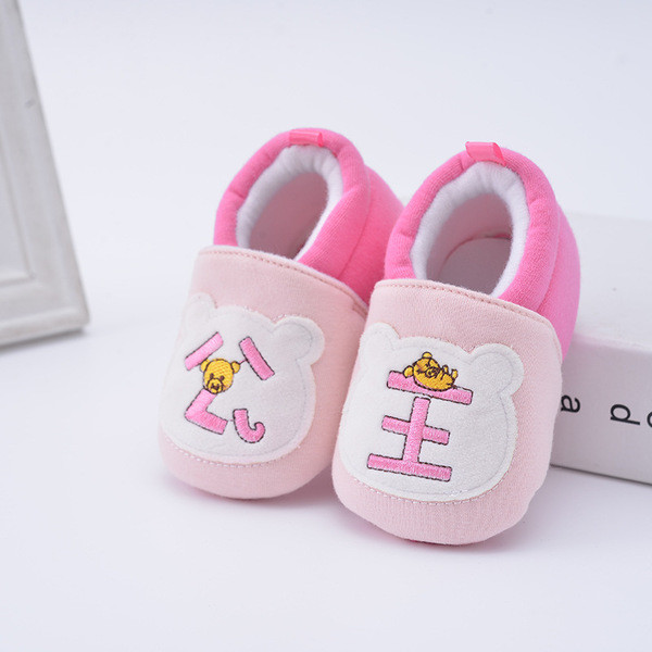 Бебешки буйки в светли цветове с бродерия