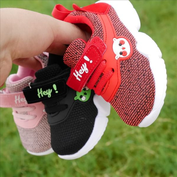 Baba tornacipő dekorációs nyakkendőkkel