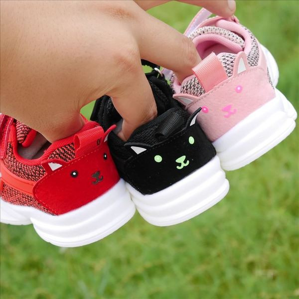 Baba tornacipő dekorációs nyakkendőkkel