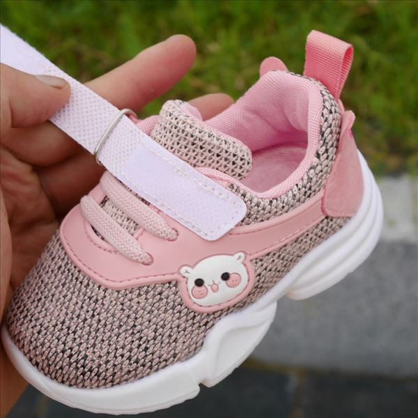 Baba tornacipő dekorációs nyakkendőkkel