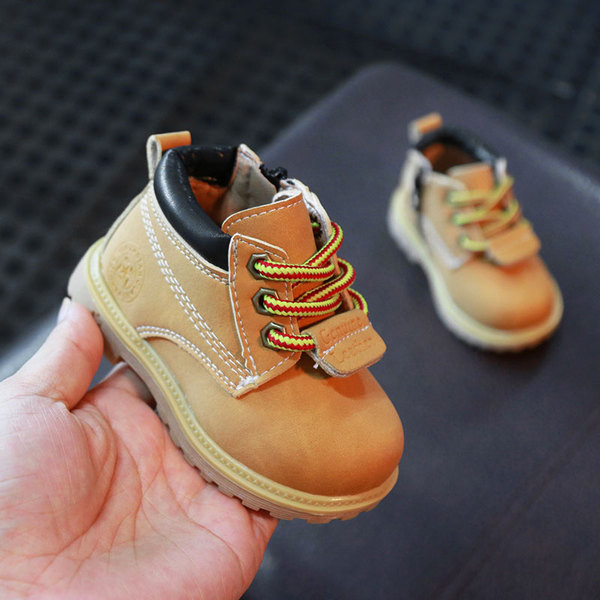 Βρεφικά παπούτσια σε δύο μοντέλα με / χωρίς επένδυση