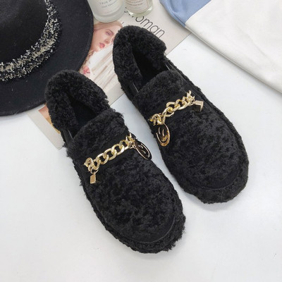 Γυναικεία μοντέρνα μοκασίνια με διακόσμηση μεταλλικών λουριών