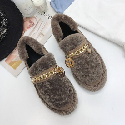 Γυναικεία μοντέρνα μοκασίνια με διακόσμηση μεταλλικών λουριών