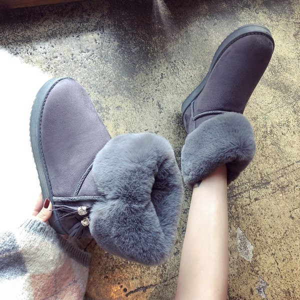 Női alkalmi csizma bojttal, három színben