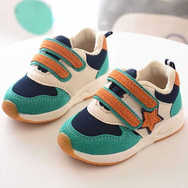 Μοντέρνα παιδικά πάνινα παπούτσια από οικολογικό σουέτ με λουράκια σε τρία χρώματα