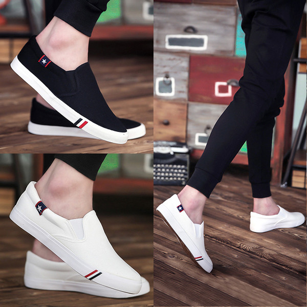 ÚJ Aktuális férfi mokaszinok fehér és fekete színben