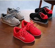 Gyermek tornacipő fiúknak három színben hímzéssel