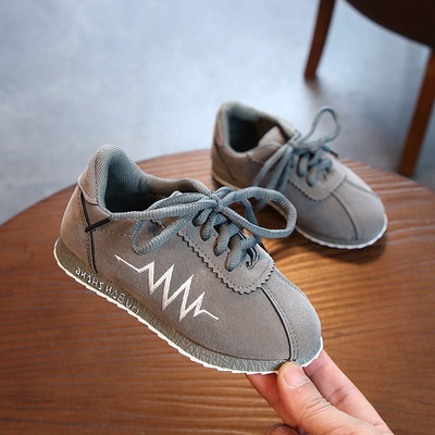 Gyermek tornacipő fiúknak három színben hímzéssel