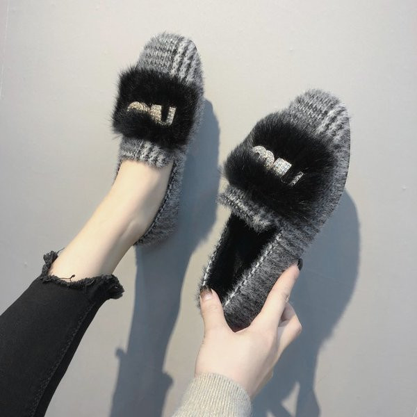 Elegáns női mokaszin puha béléssel, két színben