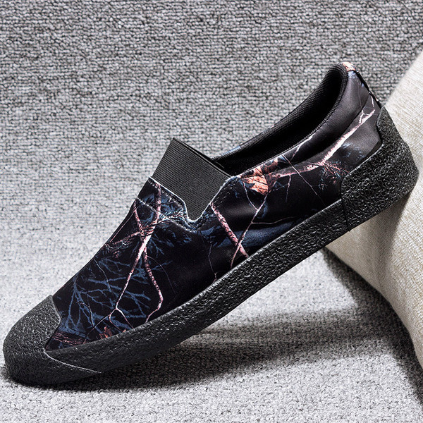 Érdekes férfi mokaszinok két színben