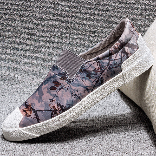 Érdekes férfi mokaszinok két színben