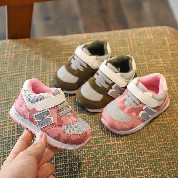 Adidași pentru bebeluși cu model de camuflaj