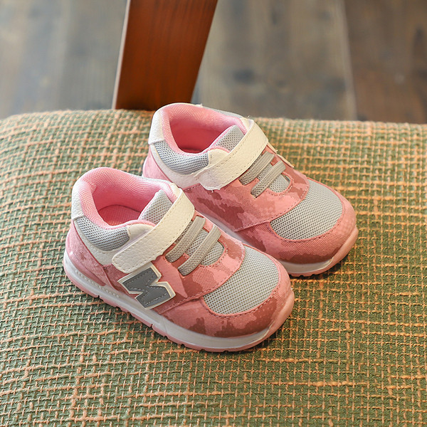 Adidași pentru bebeluși cu model de camuflaj