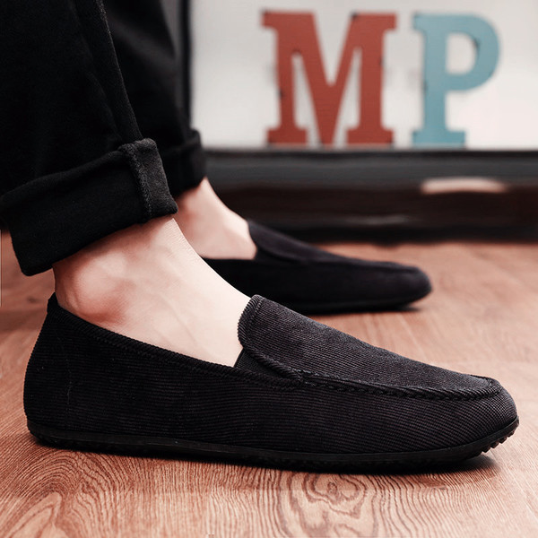 Kényelmes mokaszinok férfiaknak különböző színekben