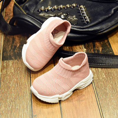 Παιδικά παπούτσια σε τρία χρώματα για κορίτσια και αγόρια