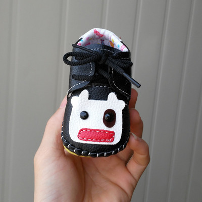 Bőr babacipő 3D elemmel