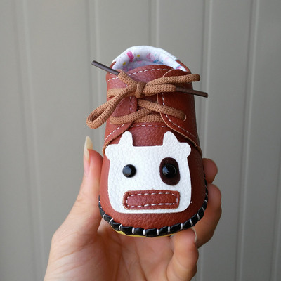 Bőr babacipő 3D elemmel