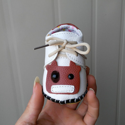 Bőr babacipő 3D elemmel