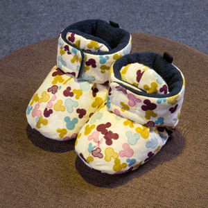 Бебешки меки обувки с бродерия и 3D елемент