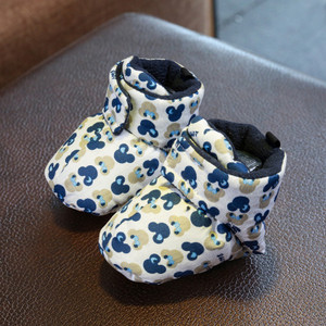 Бебешки меки обувки с бродерия и 3D елемент