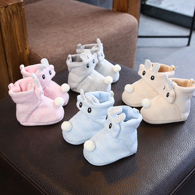 Бебешки меки обувки с бродерия и 3D елемент