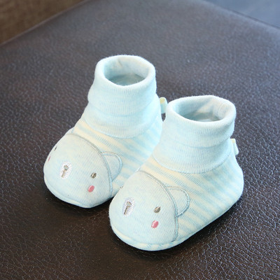 Бебешки меки обувки с бродерия и 3D елемент