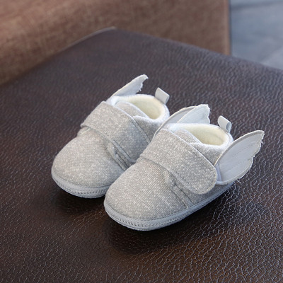 Бебешки меки обувки с бродерия и 3D елемент