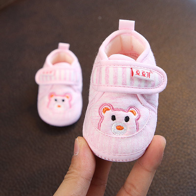 Бебешки меки обувки с бродерия и 3D елемент