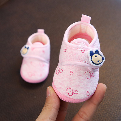 Бебешки меки обувки с бродерия и 3D елемент