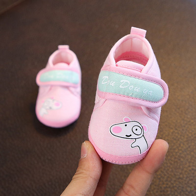 Бебешки меки обувки с бродерия и 3D елемент