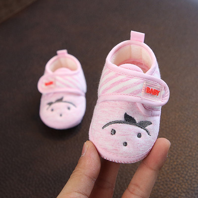 Бебешки меки обувки с бродерия и 3D елемент