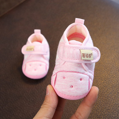 Бебешки меки обувки с бродерия и 3D елемент