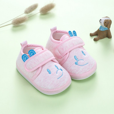 Babacipők többféle modellben hímzéssel