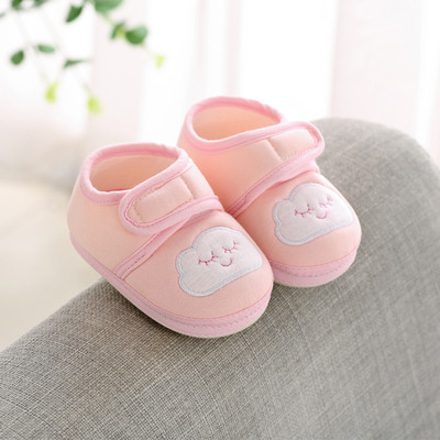 Babacipők többféle modellben hímzéssel