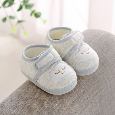 Babacipők többféle modellben hímzéssel