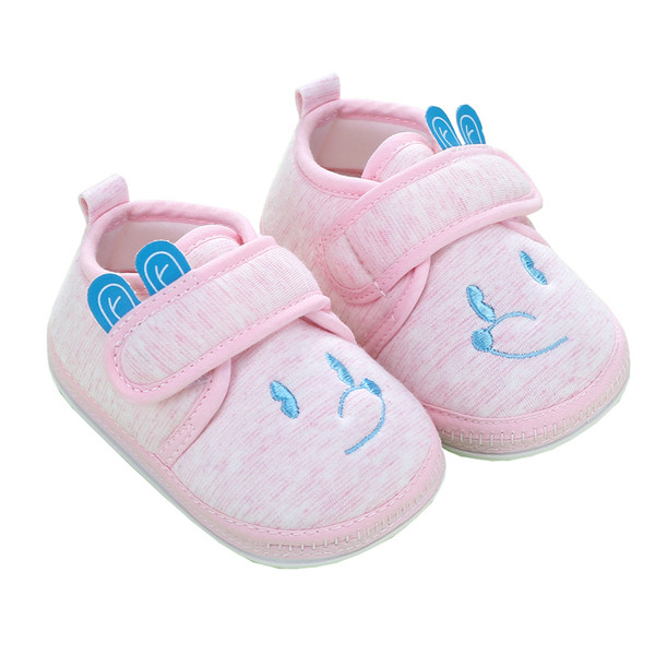 Babacipők többféle modellben hímzéssel