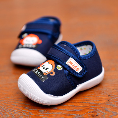 Βρεφικά παπούτσια για κορίτσια και αγόρια σε τρία χρώματα