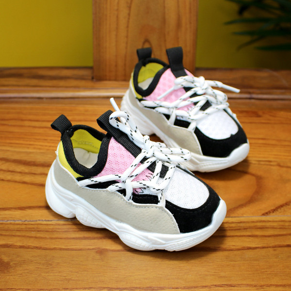 Fiúknak és lányoknak is megfelelő alkalmi gyerekcipő két színben