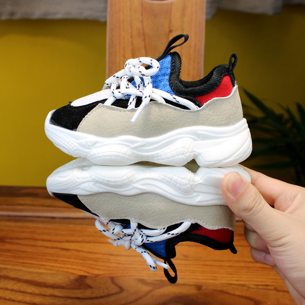 Fiúknak és lányoknak is megfelelő alkalmi gyerekcipő két színben