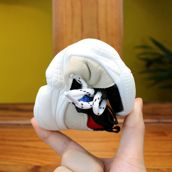 Fiúknak és lányoknak is megfelelő alkalmi gyerekcipő két színben