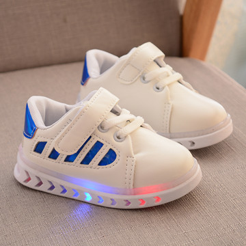 Παιδικά φωτισμένα πάνινα παπούτσια σε τρία χρώματα κατάλληλα για αγόρια και κορίτσια