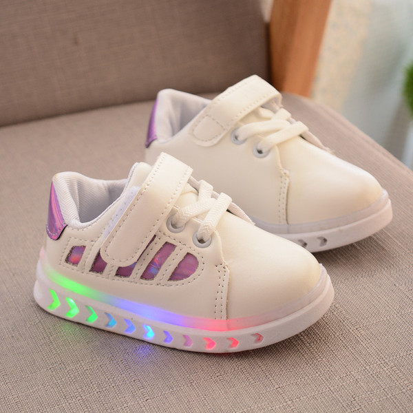 Παιδικά φωτισμένα πάνινα παπούτσια σε τρία χρώματα κατάλληλα για αγόρια και κορίτσια