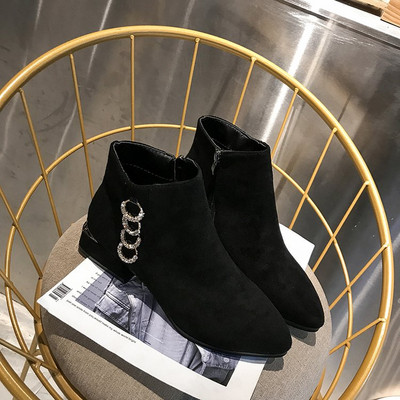 Κομψές γυναικείες  μπότες μαύρες με διακόσμηση