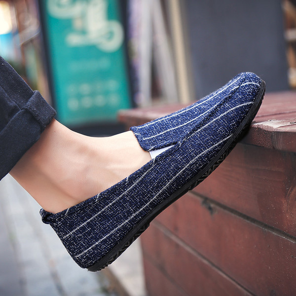 Lezser egyszerű férfi mokaszin több színben