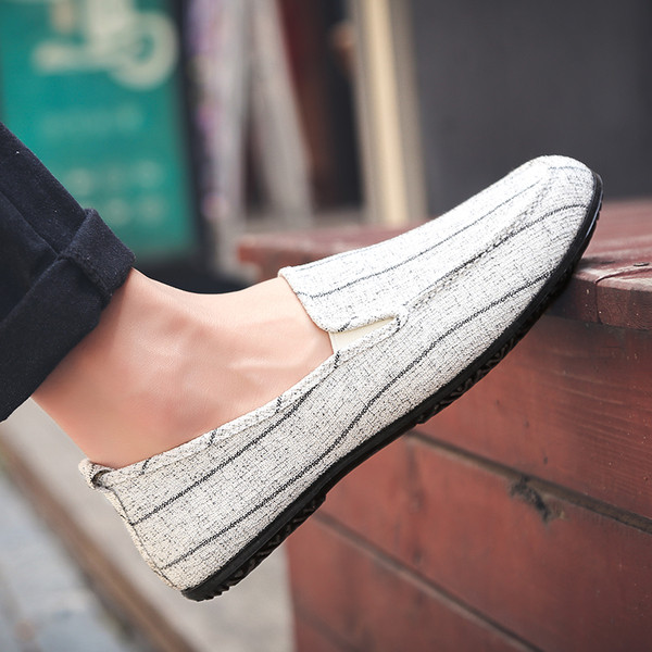 Lezser egyszerű férfi mokaszin több színben