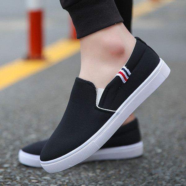 Alkalmi férfi mokaszinok fekete és szürke színben