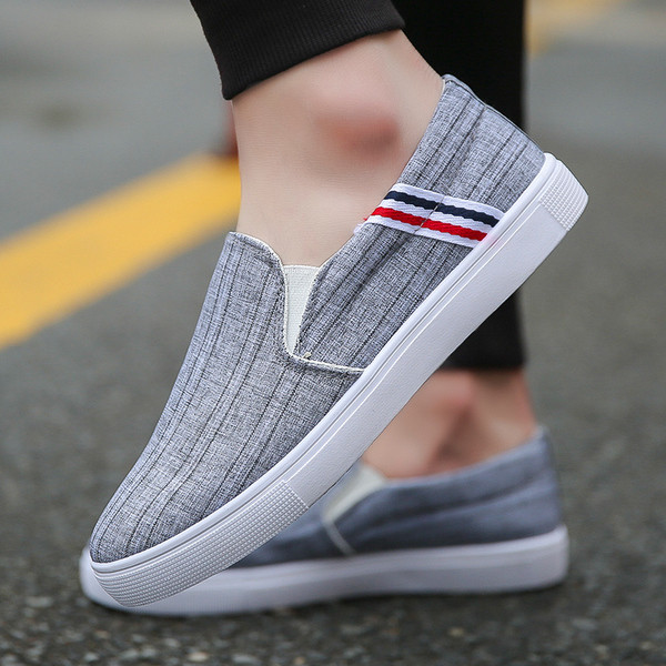 Alkalmi férfi mokaszinok fekete és szürke színben