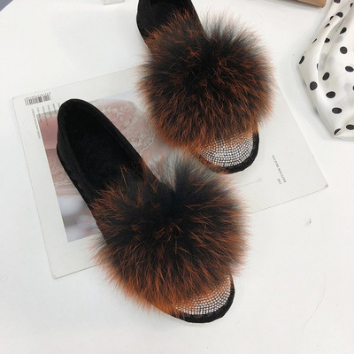 Γυναικεία μοκασίνια  διακοσμημένες με χνούδι και πέτρες