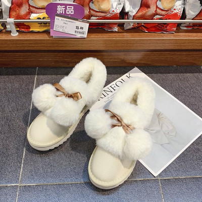 Μοντέρνες γυναικείες μπότες σε τέσσερα χρώματα