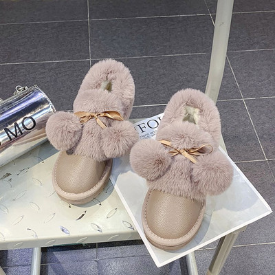 Μοντέρνες γυναικείες μπότες σε τέσσερα χρώματα